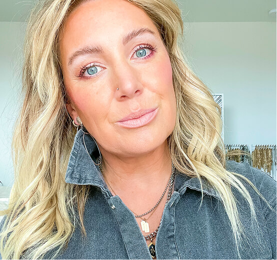 Elizabeth <br class='mobile-only'> Gregor